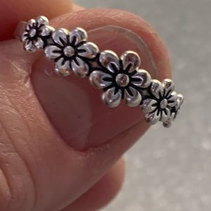 8 - sterling silver flowers ring